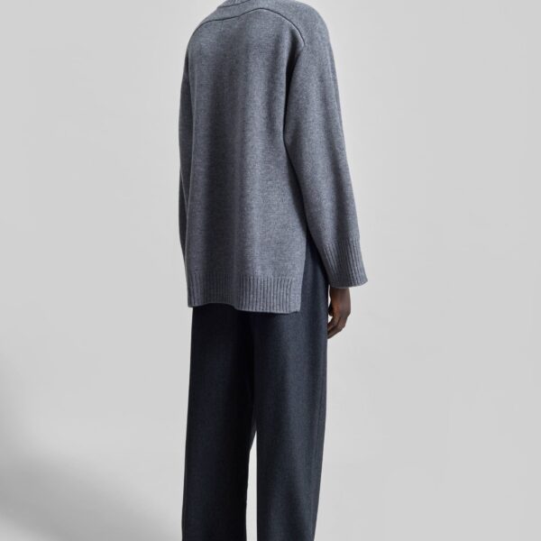 The Frankie Shop Loulou De Saison Safi Lds Cashmere Blend Sweater - Anthracite Melange - Oversized Minimalist Knitwear in Grey - Shop at Coveti
