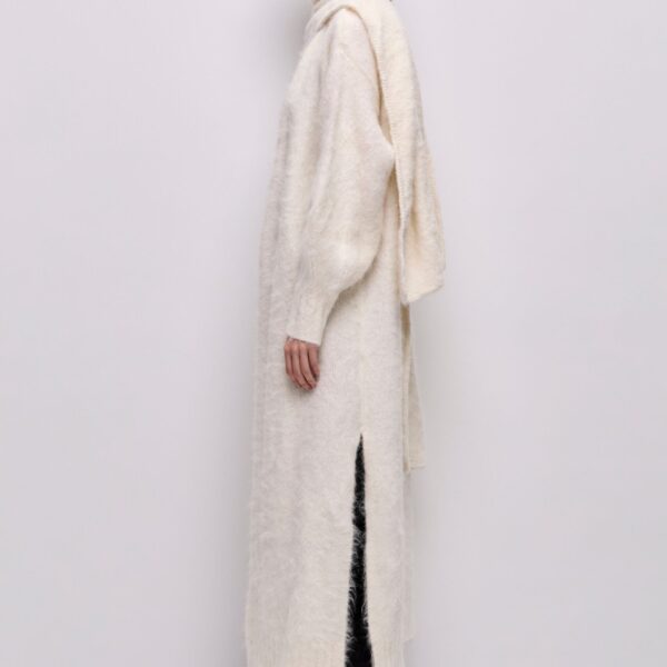 Aje clothing Aus Knitwear – structured silhouette with raw femininity from Coveti