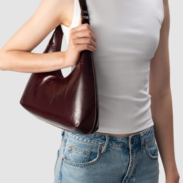 BY FAR Amber - By Far Red - 90s Minimalist Leather Bag at Coveti