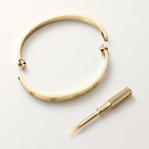 Classic Model - Fine Jewelry - Italian Luxury Ready-to-Wear at Coveti