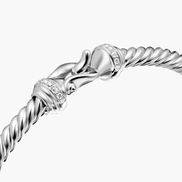 3.5mm – Cable motif close-up