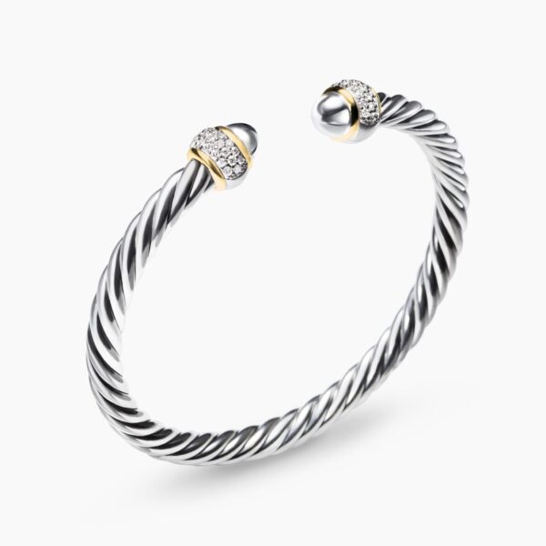 5mm Gold – worn on the wrist