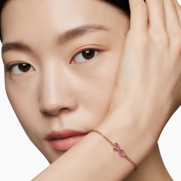 15mm in Pink – clasp and closure mechanism detail|David Yurman Cable Collectibles® Ribbon Chain Bracelet in 18K Rose Gold with Pavé Pink Sapphires