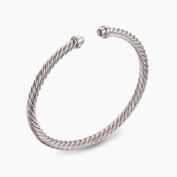 4mm Beige – worn on the wrist