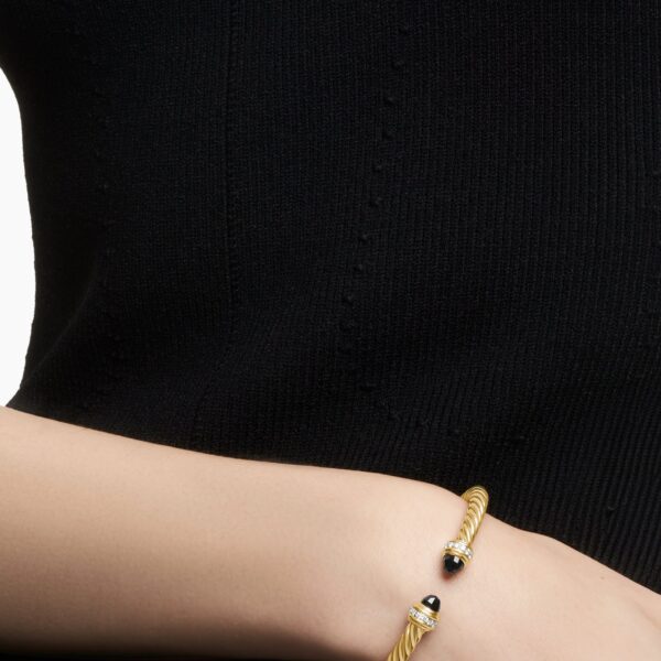 5mm – pavé setting and gemstone detail close-up|David Yurman Classic Cablespira® Bracelet in 18K Yellow Gold with Black Onyx and Diamonds