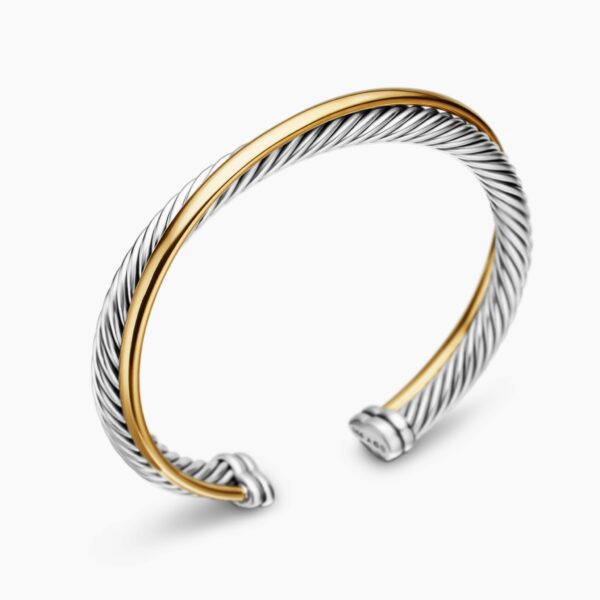 5mm Gold – worn on the wrist