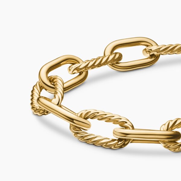 11mm in Gold – clasp and closure mechanism detail|David Yurman DY Madison® Chain Bracelet in 18K Yellow Gold