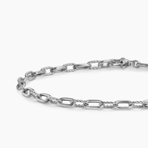 3mm – pavé setting and gemstone detail close-up|David Yurman DY Madison® Chain Bracelet in Sterling Silver