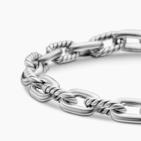 5.5mm – pavé setting and gemstone detail close-up|David Yurman DY Madison® Chain Bracelet in Sterling Silver