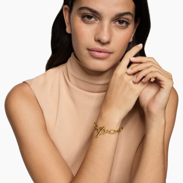 8.5mm in Gold – front view of authentic Chain Bracelets at Coveti|David Yurman DY Madison® Toggle Chain Bracelet in 18K Yellow Gold