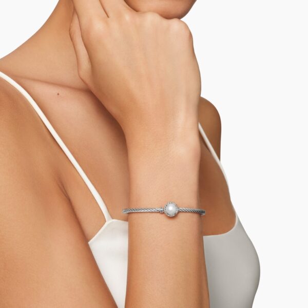 3mm – pavé setting and gemstone detail close-up|David Yurman Petite Chatelaine® Bracelet in Sterling Silver with Pearl