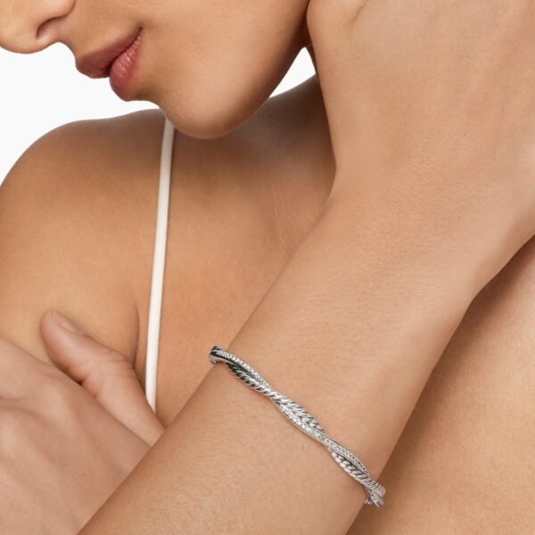 4.4mm – pavé setting and gemstone detail close-up|David Yurman Petite Infinity Bracelet in Sterling Silver with Diamonds