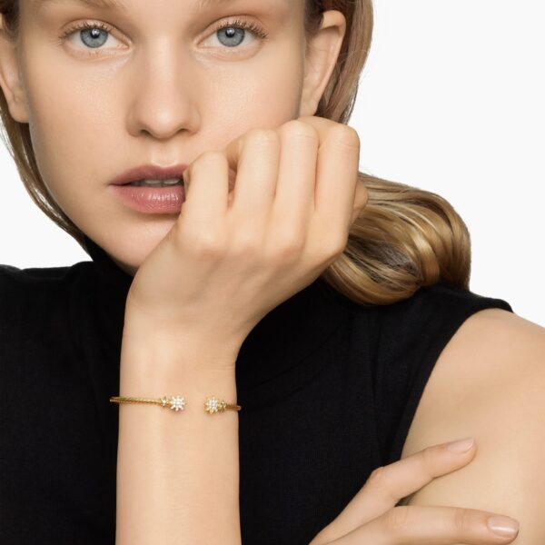2.6mm – pavé setting and gemstone detail close-up|David Yurman Petite Starburst Cable Bracelet in 18K Yellow Gold with Diamonds
