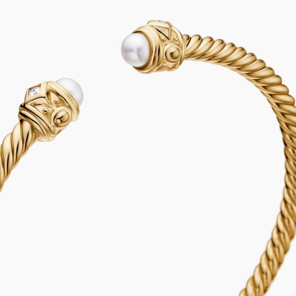 3.5mm – Cable motif close-up