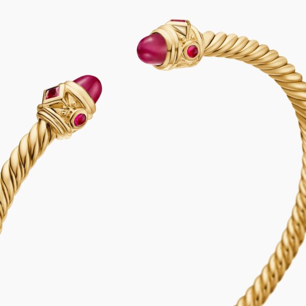 3.5mm – Cable motif close-up