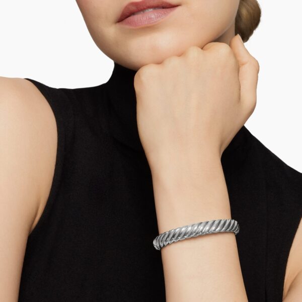 10mm – pavé setting and gemstone detail close-up|David Yurman Sculpted Cable Bracelet in Sterling Silver