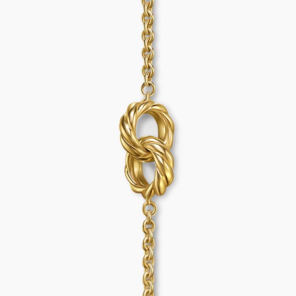 8mm – Cable motif close-up