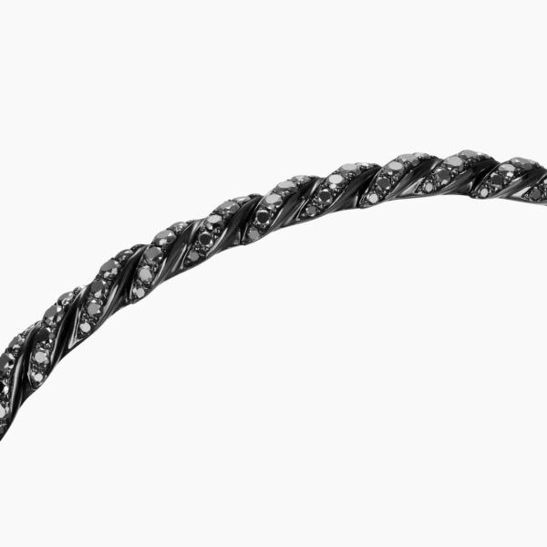 3.5mm – Cable motif close-up