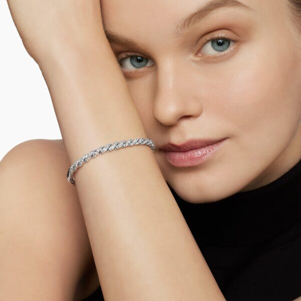 5mm – pavé setting and gemstone detail close-up|David Yurman Sculpted Cable Flex Bracelet in 18K White Gold with Diamonds