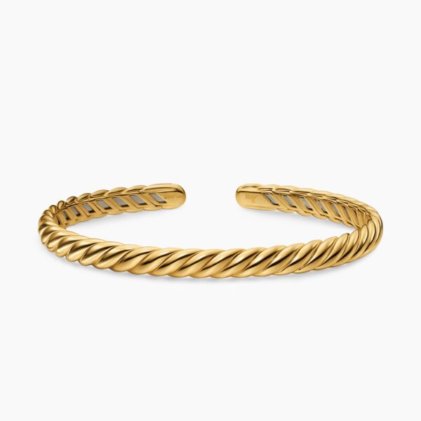 5mm Gold – worn on the wrist