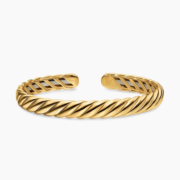 7.5mm Gold – worn on the wrist