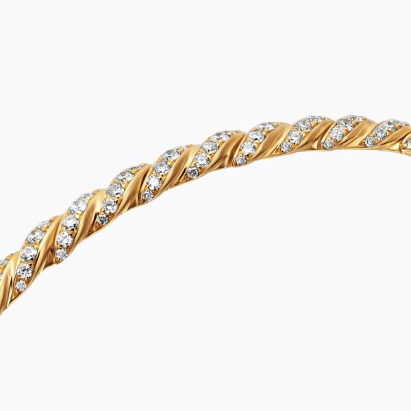 3.5mm – Cable motif close-up