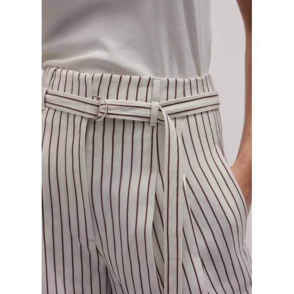 Me and Em Tailored Pleat Short
Linen Blend Top, view 4