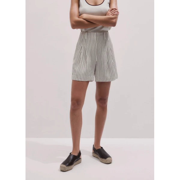 Me and Em Tailored Pleat Short
Linen Blend Top, view 5