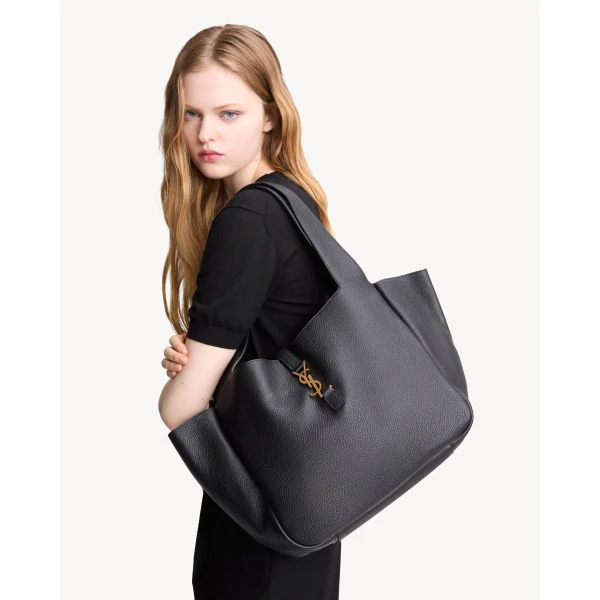 Saint Laurent LE 5 À 7 bea in grained leather, view 2