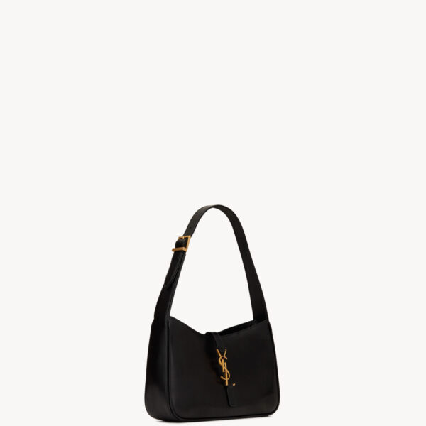 Saint Laurent LE 5 À 7 in smooth leather designed in Paris