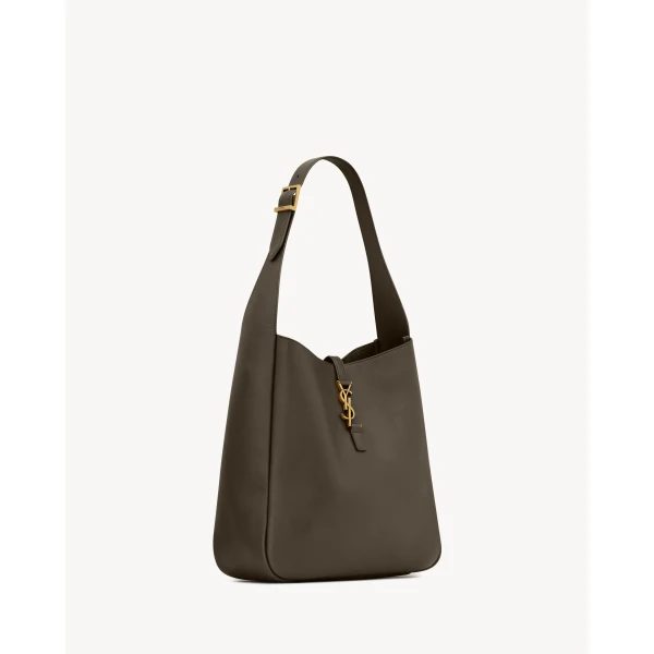 Saint Laurent LE 5 À 7 supple LARGE in grained leather, view 5
