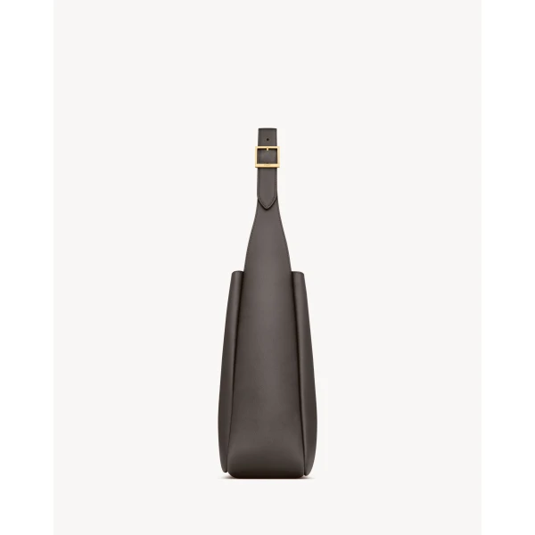 Saint Laurent LE 5 À 7 supple large in grained leather, view 5