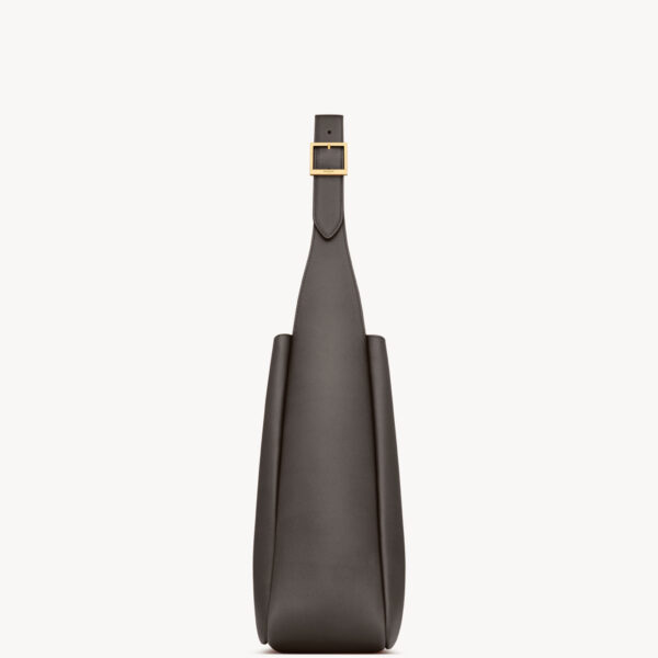 Saint Laurent LE 5 À 7 supple large in grained leather designed in Paris