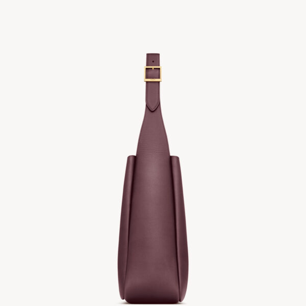 Saint Laurent LE 5 À 7 supple large in grained leather designed in Paris