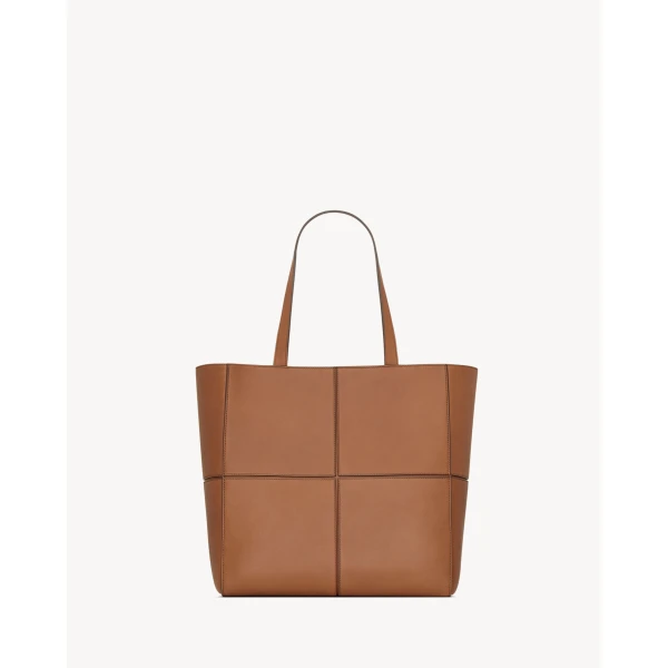 SAINT LAURENT PARIS small 4 CARRÉ tote in leather, view 2