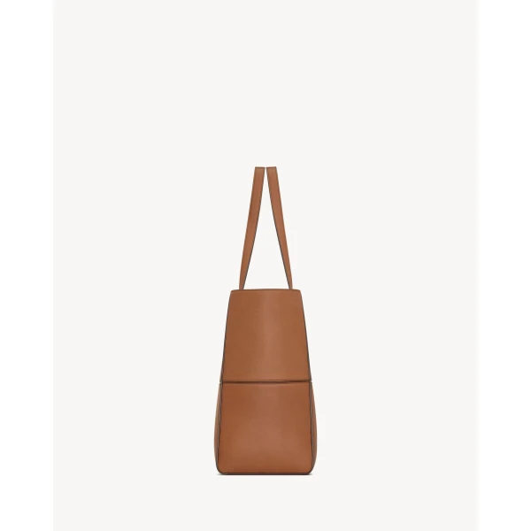 SAINT LAURENT PARIS small 4 CARRÉ tote in leather, view 3