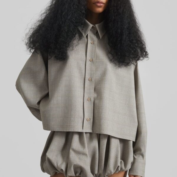 The Frankie Shop Alina Bubble Hem Shorts - Beige Glen Plaid - Oversized Minimalist Shorts in Multicolour - Shop at Coveti