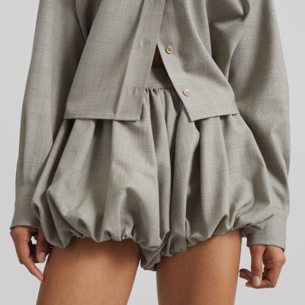 The Frankie Shop Alina Bubble Hem Shorts - Beige Glen Plaid - Oversized Minimalist Shorts in Multicolour - Shop at Coveti