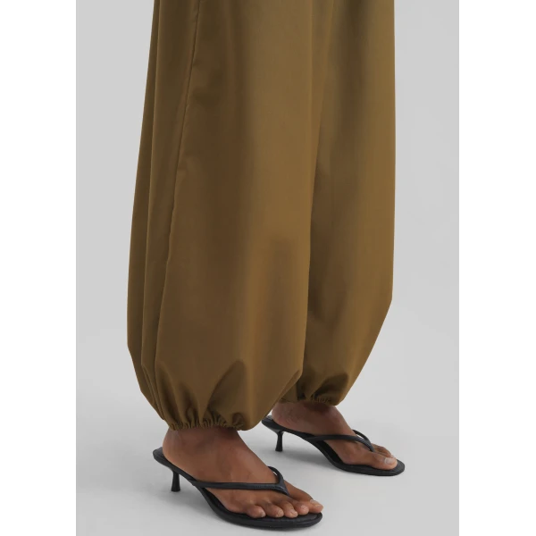 The Frankie Shop Aubray Balloon Pants – Olive Brown, view 5