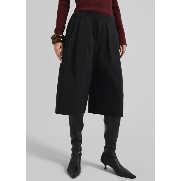 The Frankie Shop Cedar Bermuda Shorts – Black, view 4