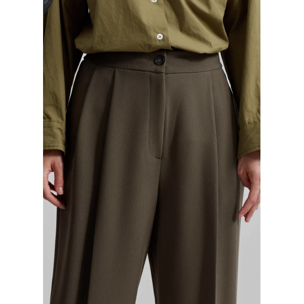 The Frankie Shop Dina Pleated Trousers – Khaki, view 4
