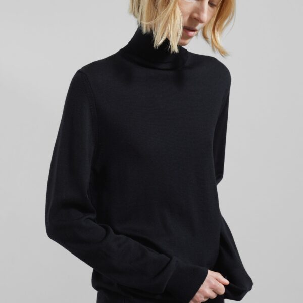 The Frankie Shop Eve Thin Turtleneck Sweater - Black - Oversized Minimalist Knitwear in Black - Shop at Coveti