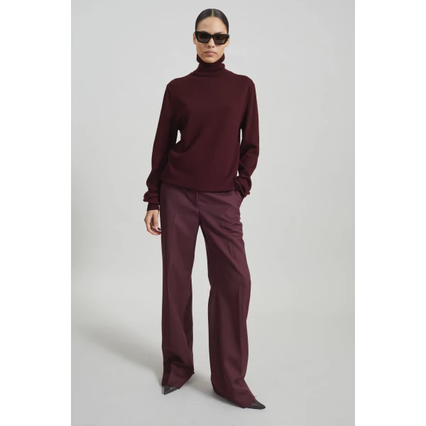 The Frankie Shop Eve Thin Turtleneck Sweater – Burgundy, view 4