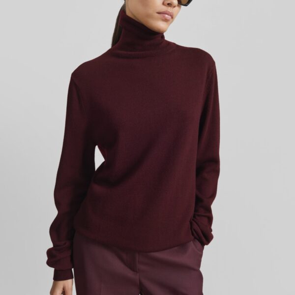 The Frankie Shop Eve Thin Turtleneck Sweater - Burgundy - Oversized Minimalist Knitwear in Red - Shop at Coveti