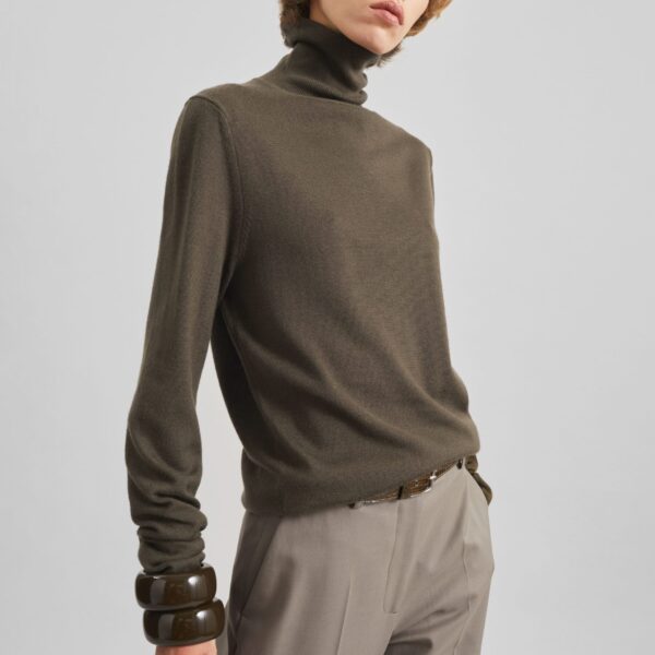 The Frankie Shop Eve Thin Turtleneck Sweater - Olive - Oversized Minimalist Knitwear in Green - Shop at Coveti