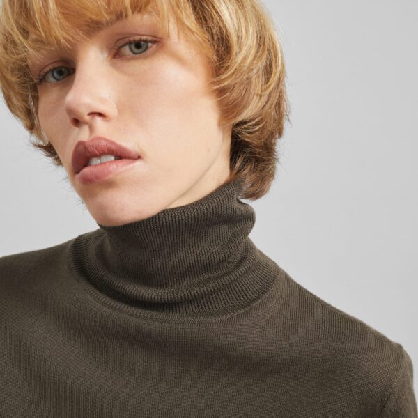 The Frankie Shop Eve Thin Turtleneck Sweater - Olive - Oversized Minimalist Knitwear in Green - Shop at Coveti