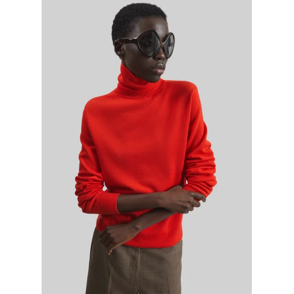 The Frankie Shop Eve Thin Turtleneck Sweater – Red, view 4
