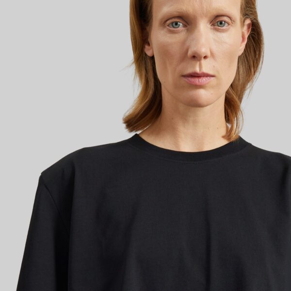 The Frankie Shop Kelan Padded Cropped Tee - Black - Oversized Minimalist Tops in Black - Shop at Coveti
