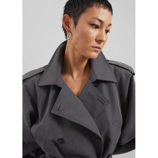 The Frankie Shop Kinsley Cropped Trench Jacket – Grey, view 4