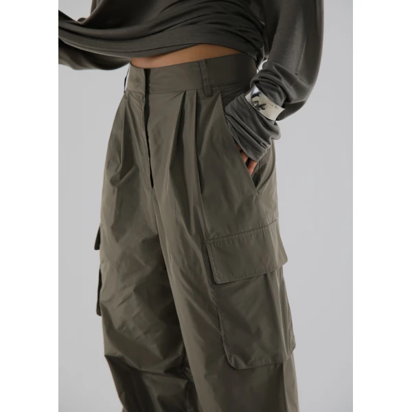 The Frankie Shop Koa Cargo Pants – Khaki, view 4